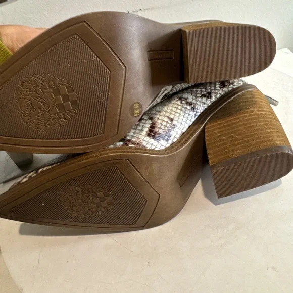 Vince Camuto Ginsel Snake Print Leather Bootie Boot Womens size 9 - Picture 9 of 9